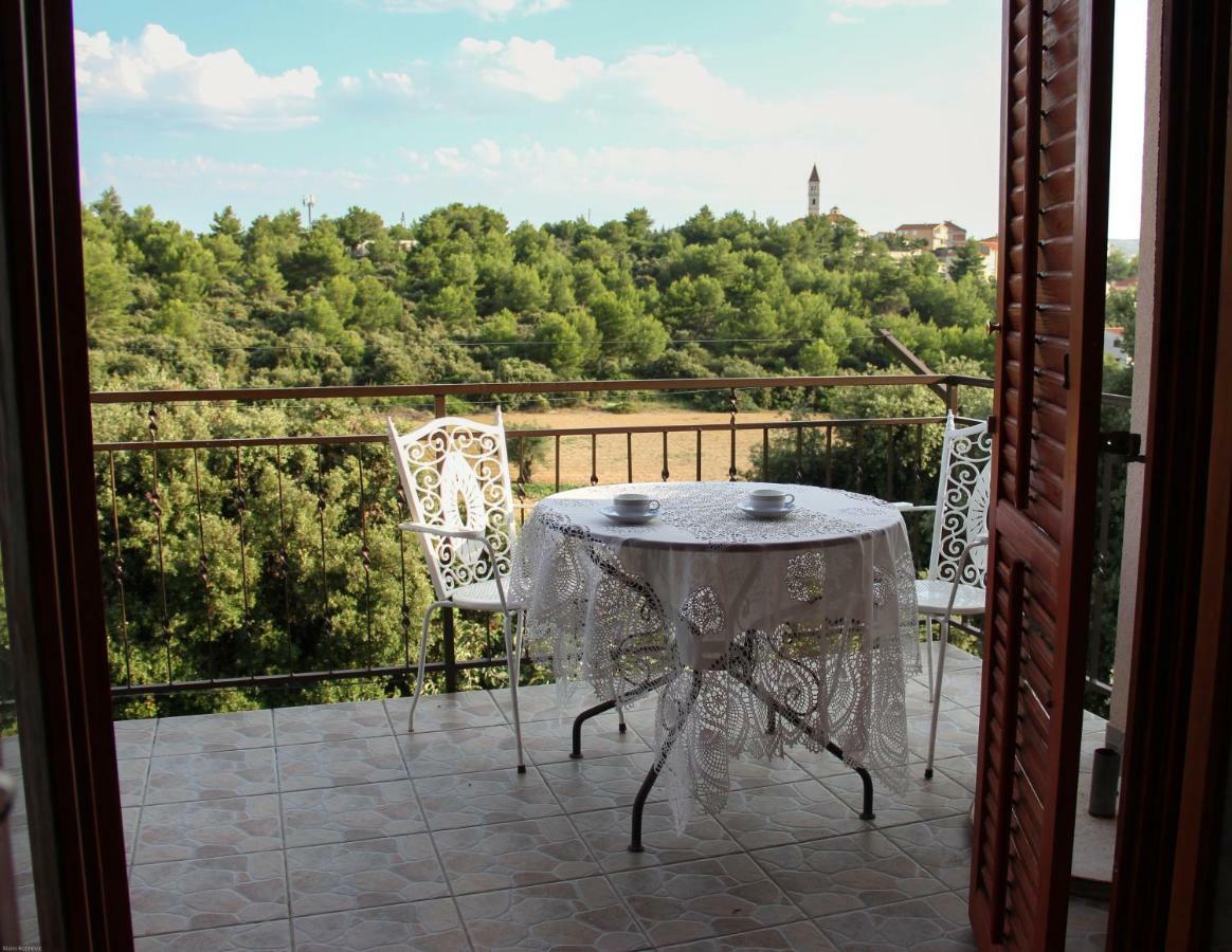 Apartmani Nada Seget Vranjica Exteriör bild